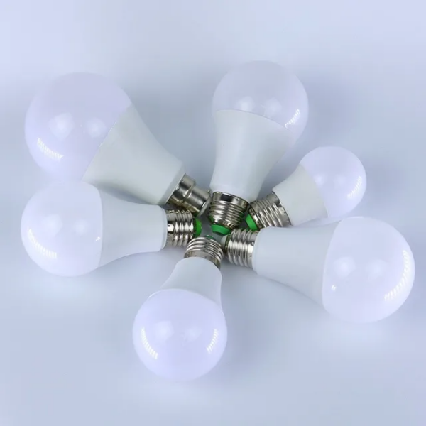 Lampe standard LED A60 base E27 12W Lumière blanche (6500k)