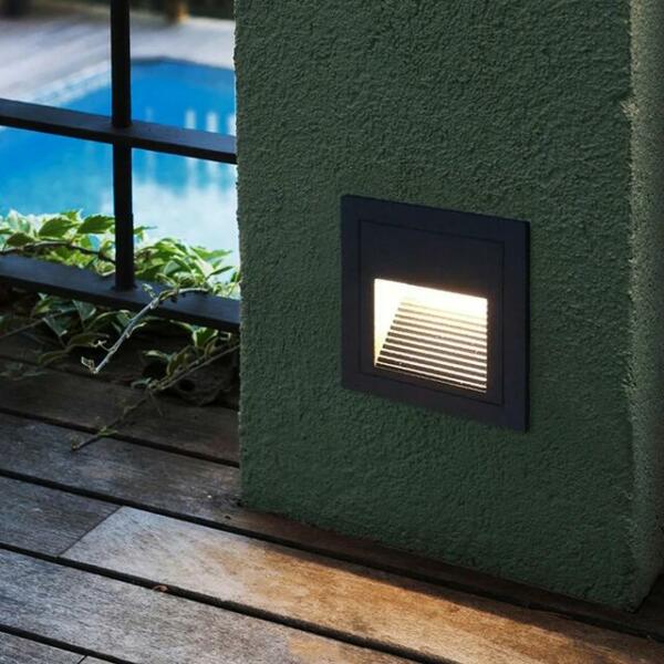 Spot LED Encastrable Mural Carré 3W Noir 3000K contre marche 690S