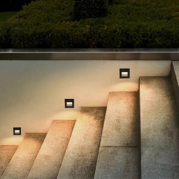 Spot LED Encastrable Mural Carré 3W Noir 3000K contre marche 690S