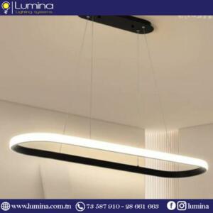 Lustre led linéaire noir suspendu dans un salon moderne