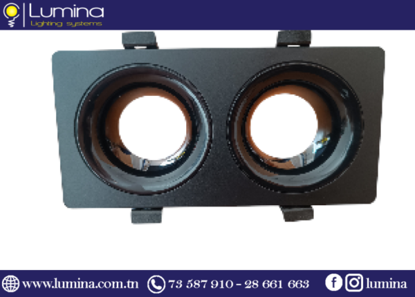 Installation au plafond d'un spot carré double noir de 18x9cm