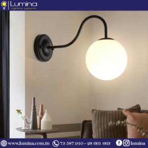 Applique murale moderne noire avec finition en cuivre poli et acrylique - 1